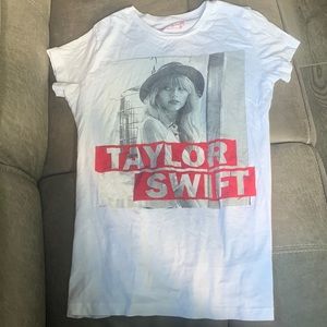 New- Official Taylor Swift T-shirt